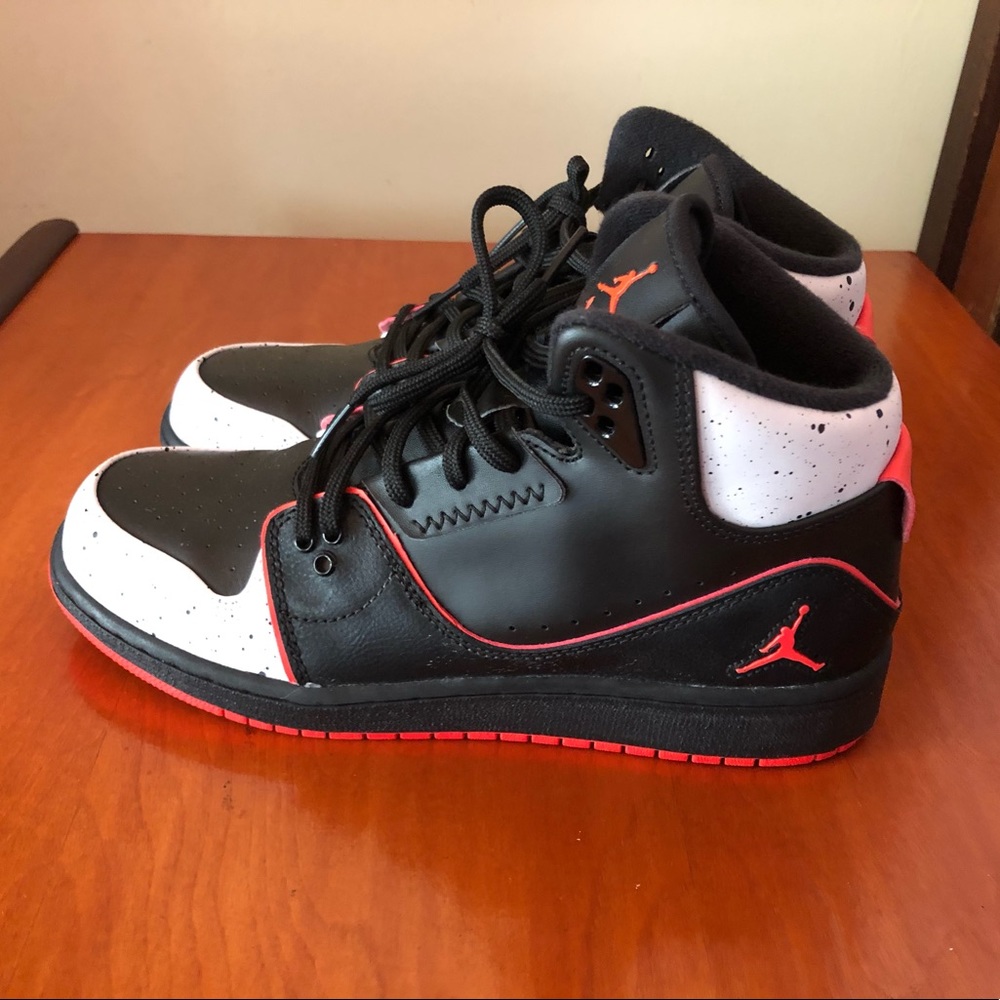 Jordan’s shoes size 6.5 youth used